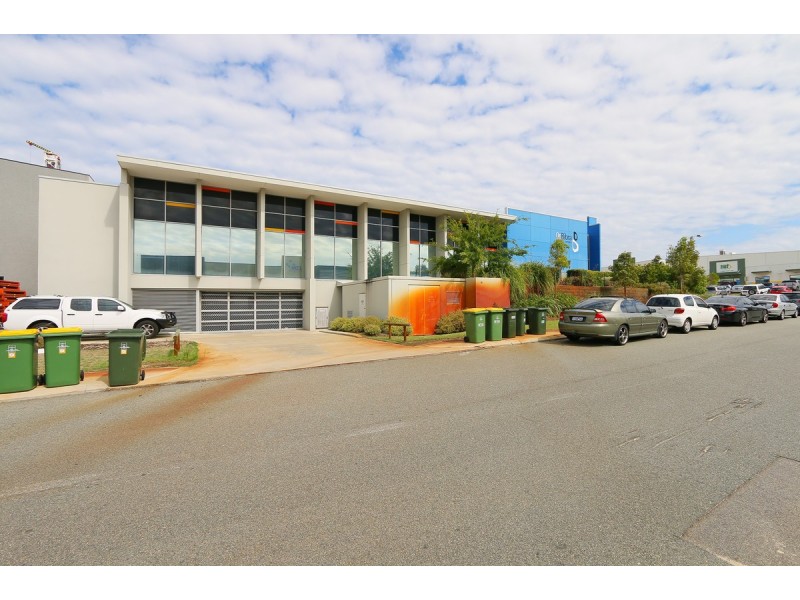 16/2 Ambitious Link, Bibra Lake WA 6163