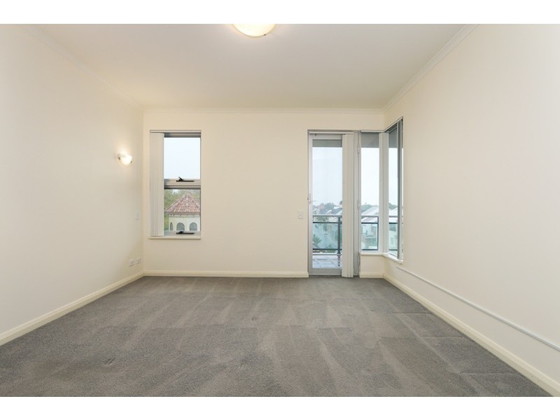 21/1 Henry Lawson Walk, East Perth WA 6004