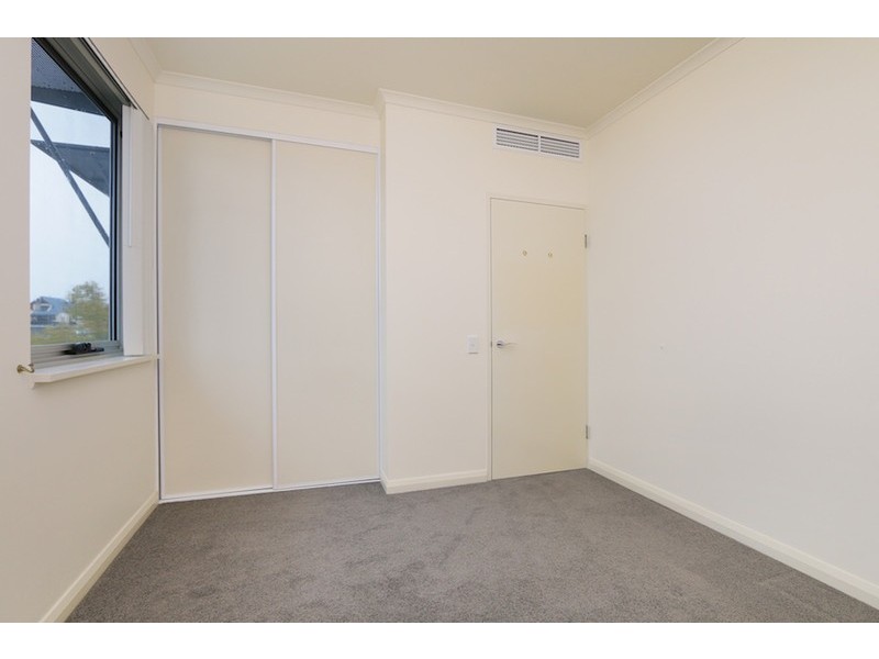 21/1 Henry Lawson Walk, East Perth WA 6004