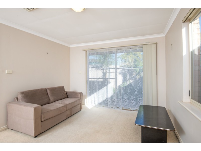 4/128 Burt Street, Boulder WA 6432