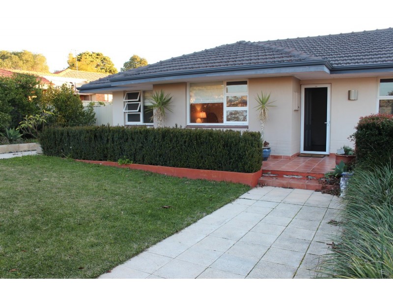 59 Redwood Crescent, Melville WA 6156