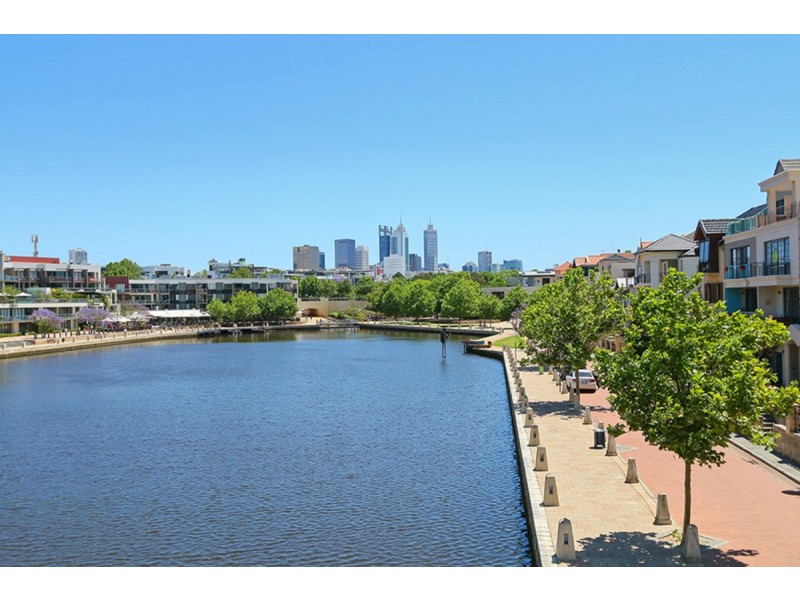 18/1 Henry Lawson Walk, East Perth WA 6004