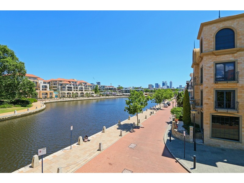 18/1 Henry Lawson Walk, East Perth WA 6004