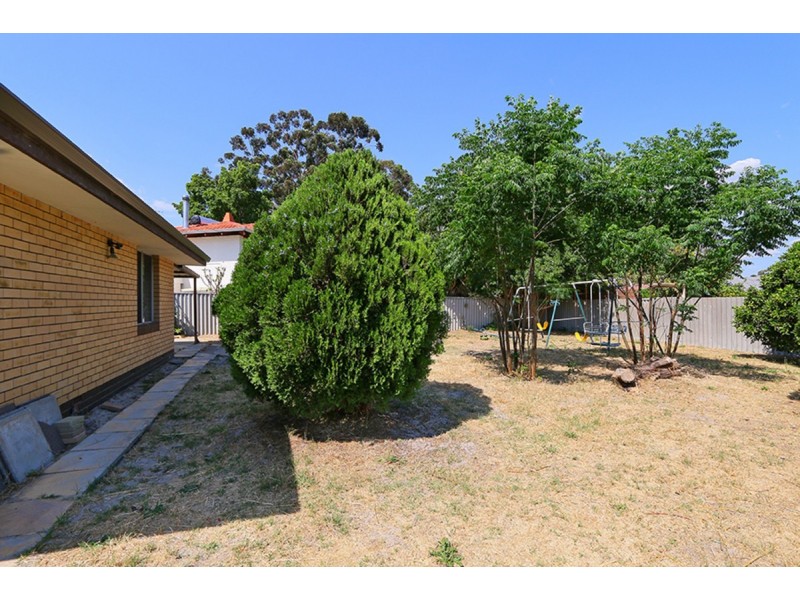 12 Camborne Way, Thornlie WA 6108