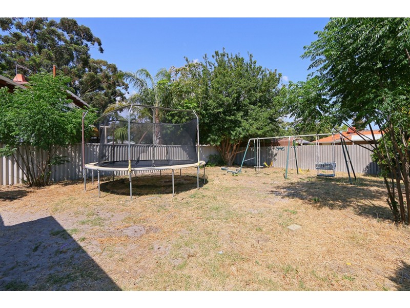 12 Camborne Way, Thornlie WA 6108