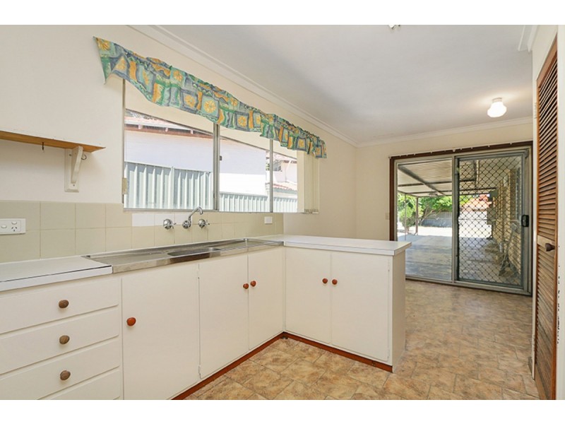 12 Camborne Way, Thornlie WA 6108