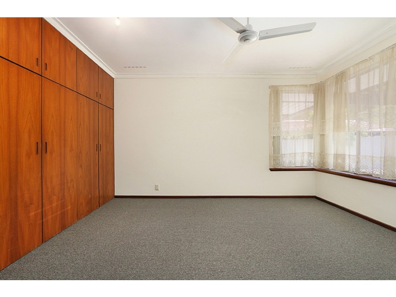 12 Camborne Way, Thornlie WA 6108