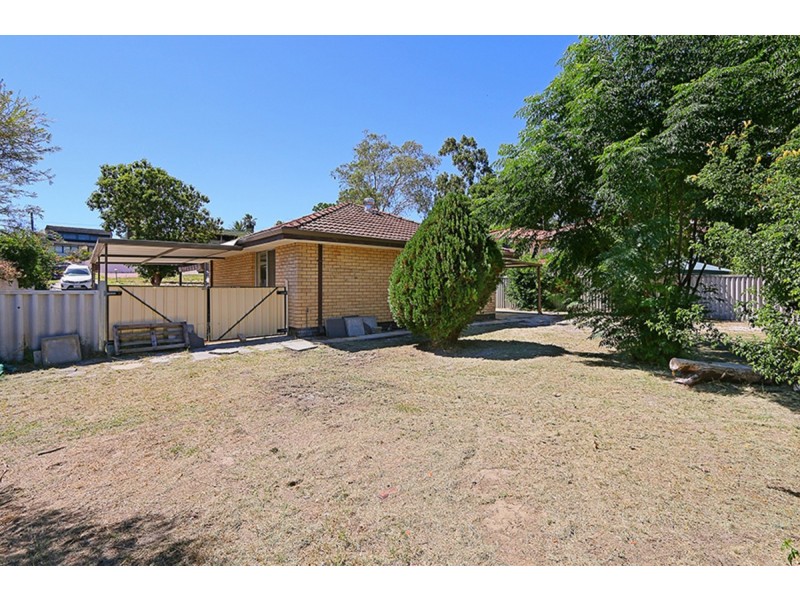 12 Camborne Way, Thornlie WA 6108