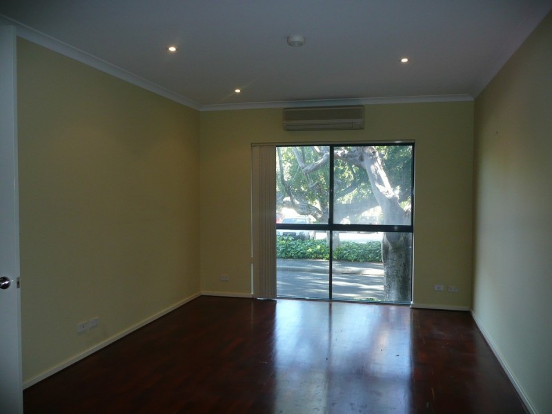 4/24 Saunders Street, East Perth WA 6004