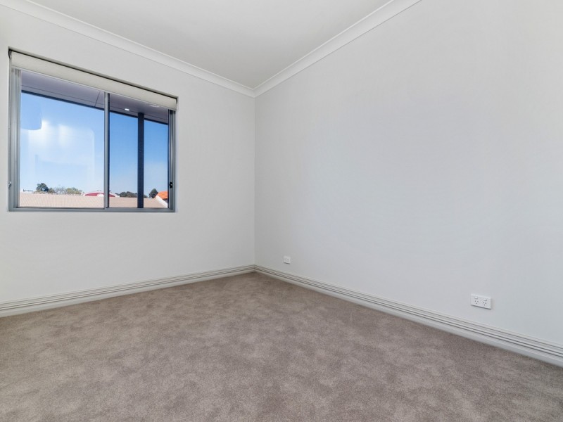17/11 Barber Street, Kalamunda WA 6076