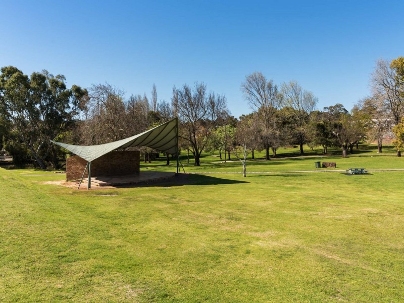 17/11 Barber Street, Kalamunda WA 6076