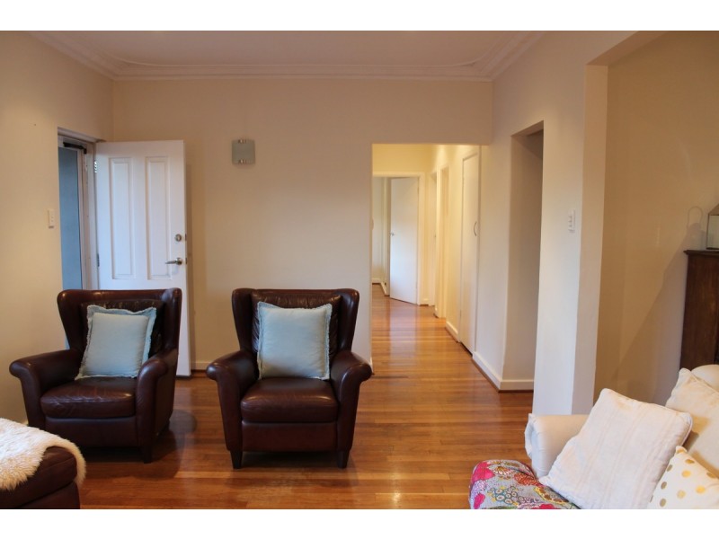 59 Redwood Crescent, Melville WA 6156