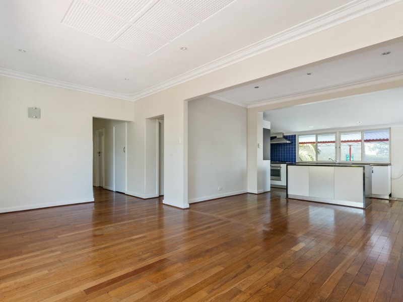 59 Redwood Crescent, Melville WA 6156