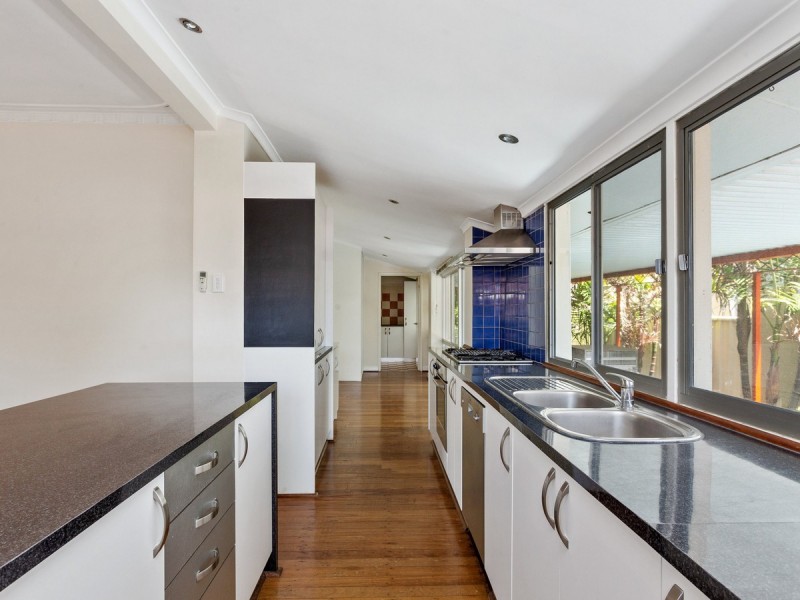 59 Redwood Crescent, Melville WA 6156