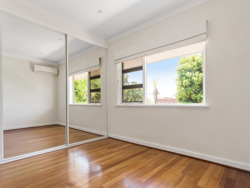 59 Redwood Crescent, Melville WA 6156