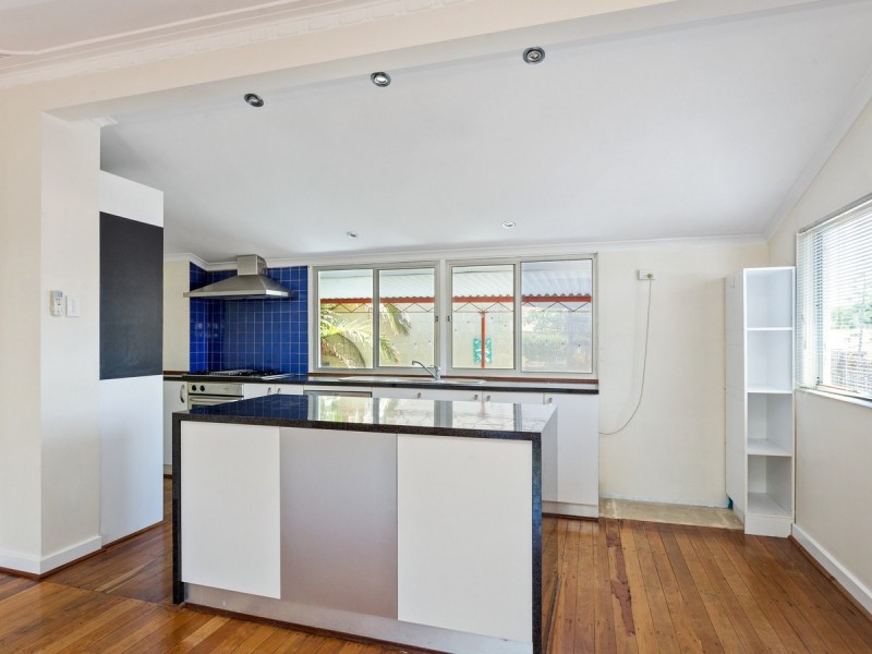 59 Redwood Crescent, Melville WA 6156