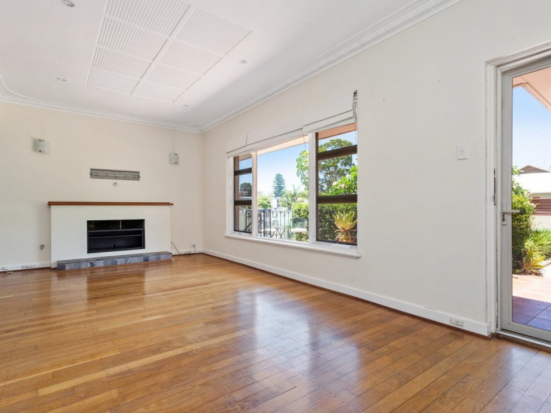 59 Redwood Crescent, Melville WA 6156