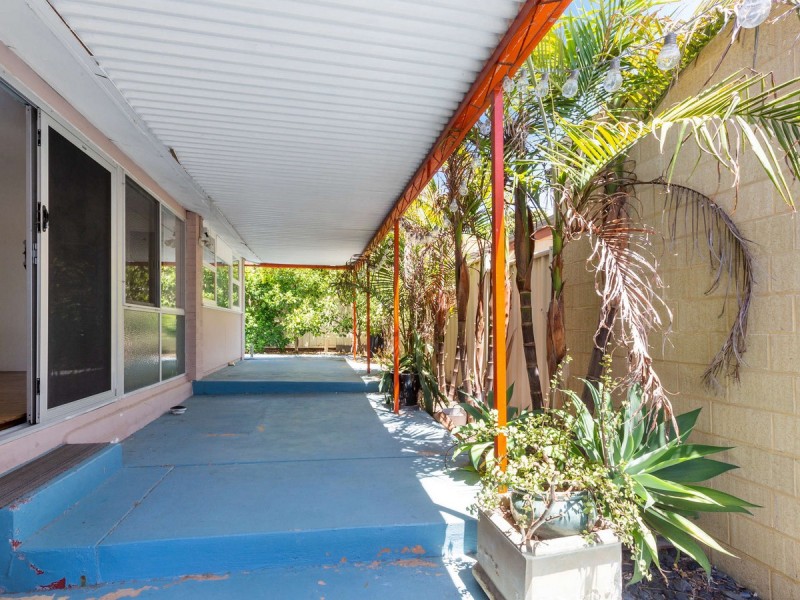 59 Redwood Crescent, Melville WA 6156