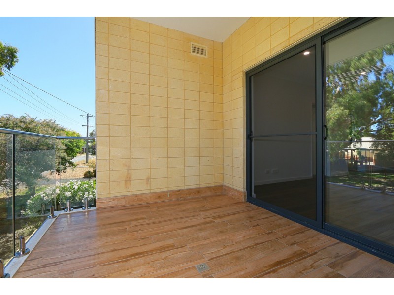 101/22 Hendra Street, Cloverdale WA 6105