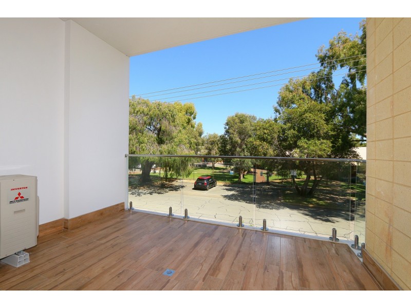 101/22 Hendra Street, Cloverdale WA 6105