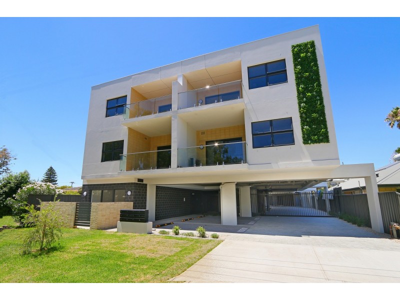 101/22 Hendra Street, Cloverdale WA 6105