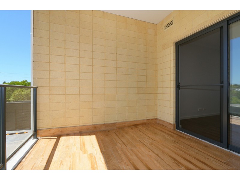 103/22 Hendra Street, Cloverdale WA 6105