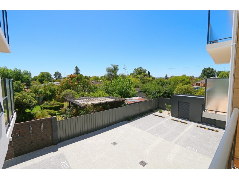 103/22 Hendra Street, Cloverdale WA 6105