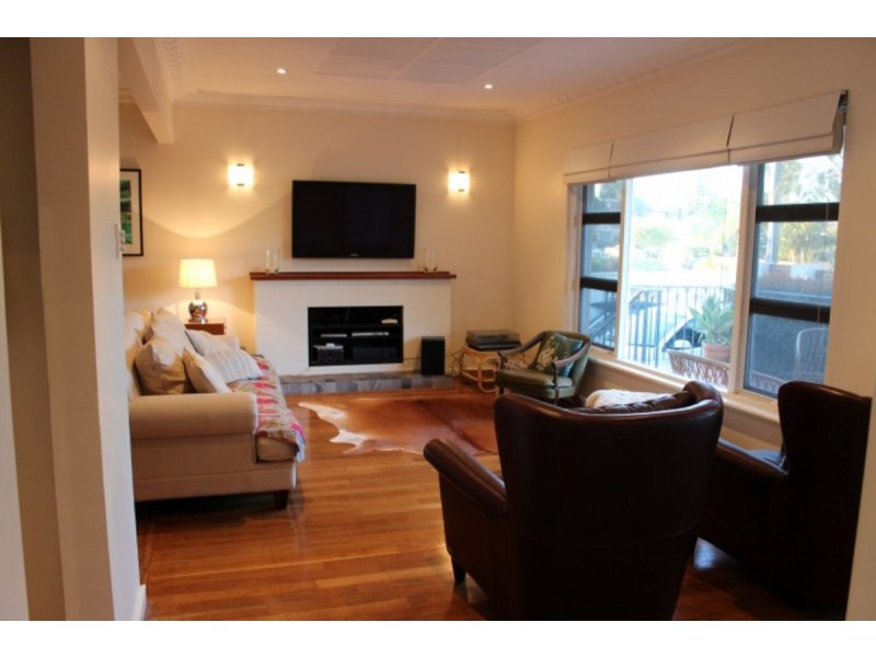 59 Redwood Crescent, Melville WA 6156