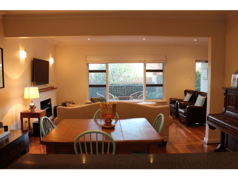 59 Redwood Crescent, Melville WA 6156