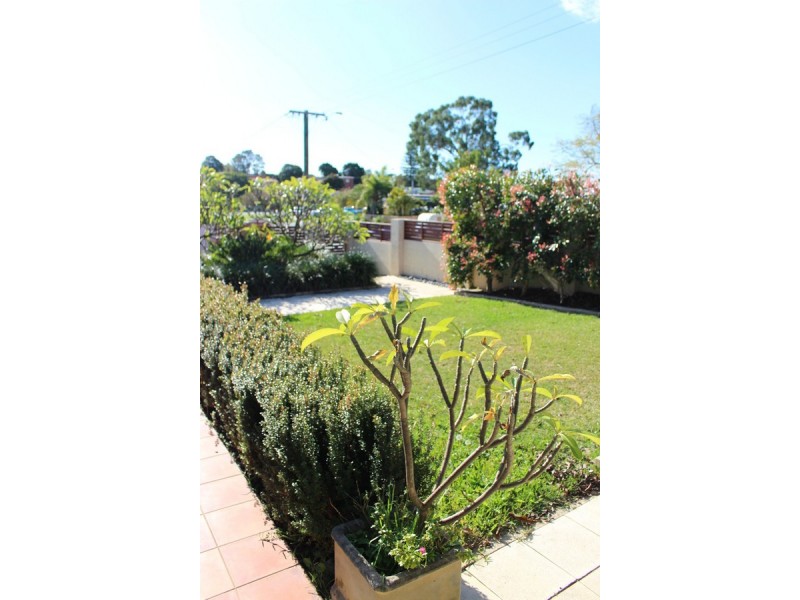 59 Redwood Crescent, Melville WA 6156