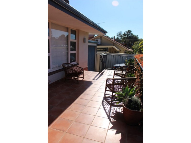 59 Redwood Crescent, Melville WA 6156