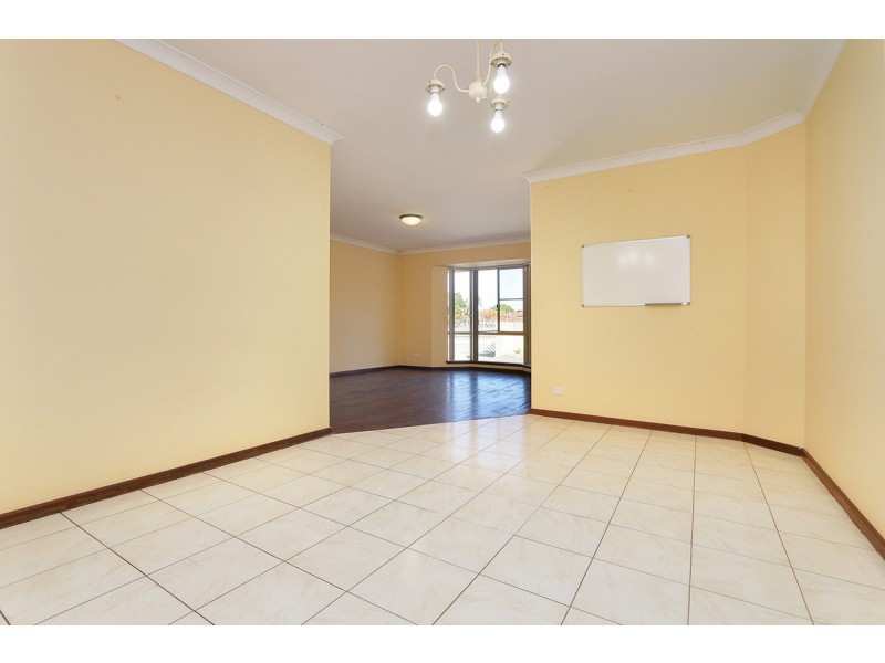 94 Railway Parade, Queens Park WA 6107