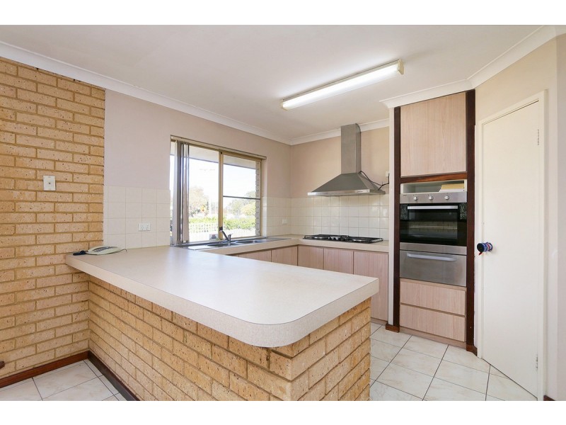 94 Railway Parade, Queens Park WA 6107