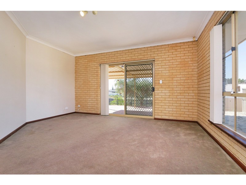 94 Railway Parade, Queens Park WA 6107