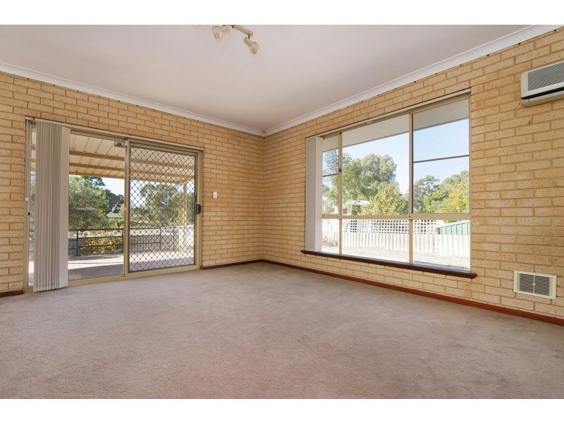 94 Railway Parade, Queens Park WA 6107