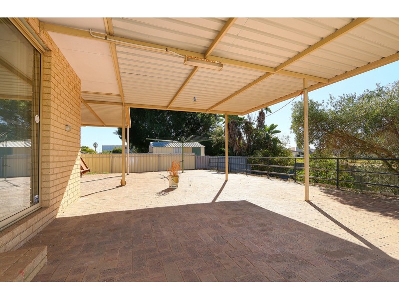 94 Railway Parade, Queens Park WA 6107