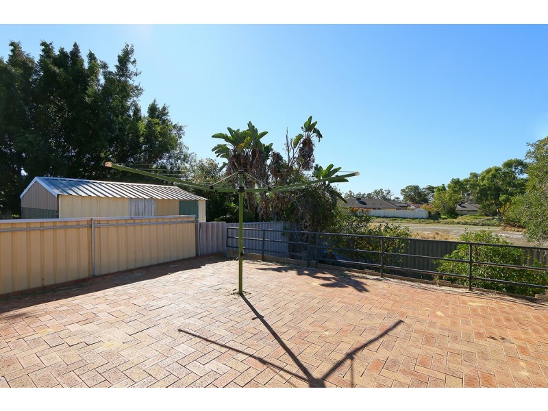 94 Railway Parade, Queens Park WA 6107