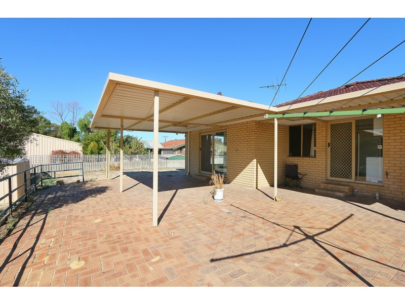 94 Railway Parade, Queens Park WA 6107