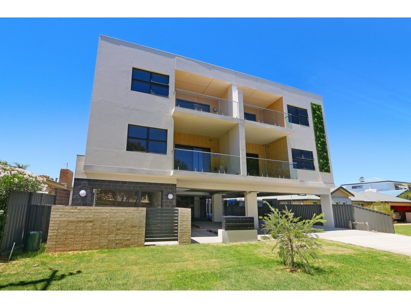 101/22 Hendra Street, Cloverdale WA 6105