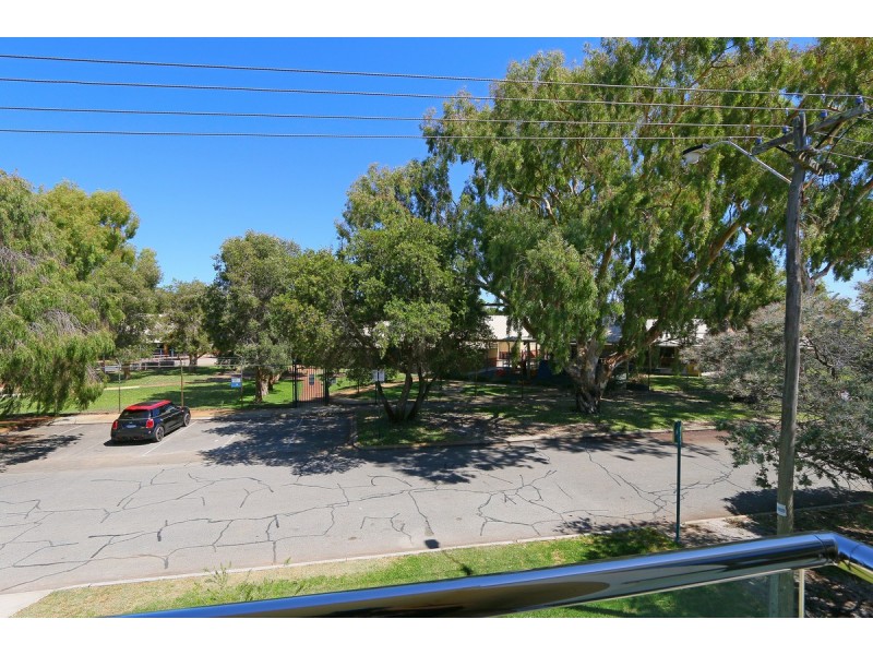 101/22 Hendra Street, Cloverdale WA 6105