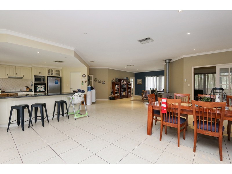 45 Kenby Chase, Wandi WA 6167