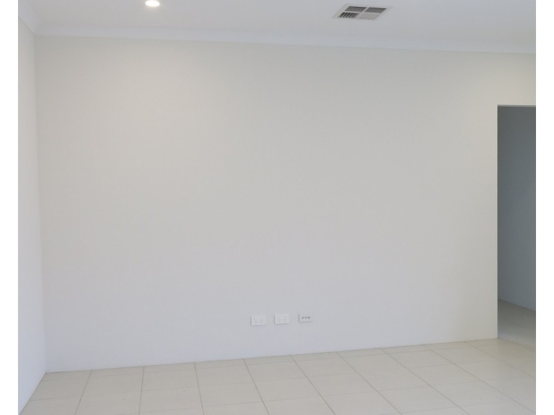 1/4 Skipper Crescent, Success WA 6164
