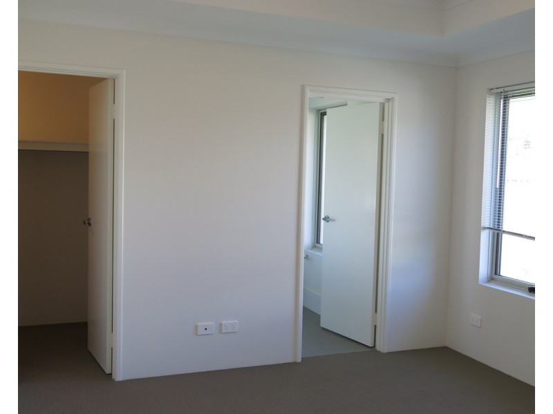 1/4 Skipper Crescent, Success WA 6164