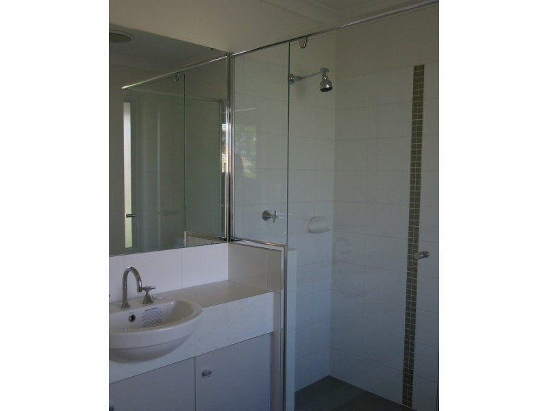 1/4 Skipper Crescent, Success WA 6164