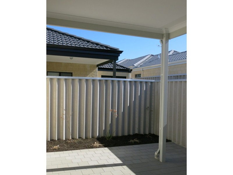 1/4 Skipper Crescent, Success WA 6164