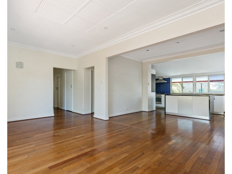 59 Redwood Crescent, Melville WA 6156