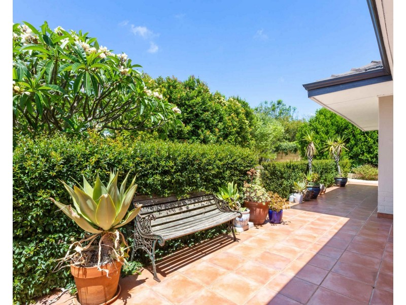 59 Redwood Crescent, Melville WA 6156