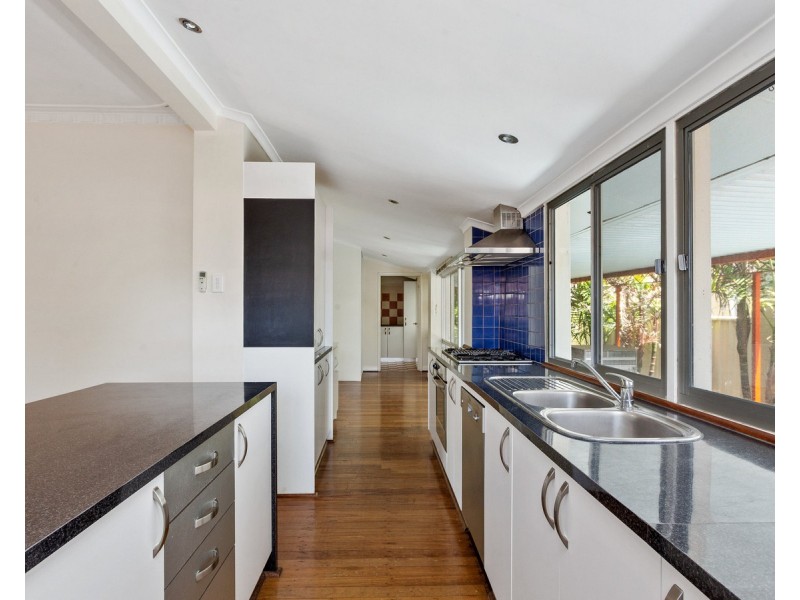 59 Redwood Crescent, Melville WA 6156