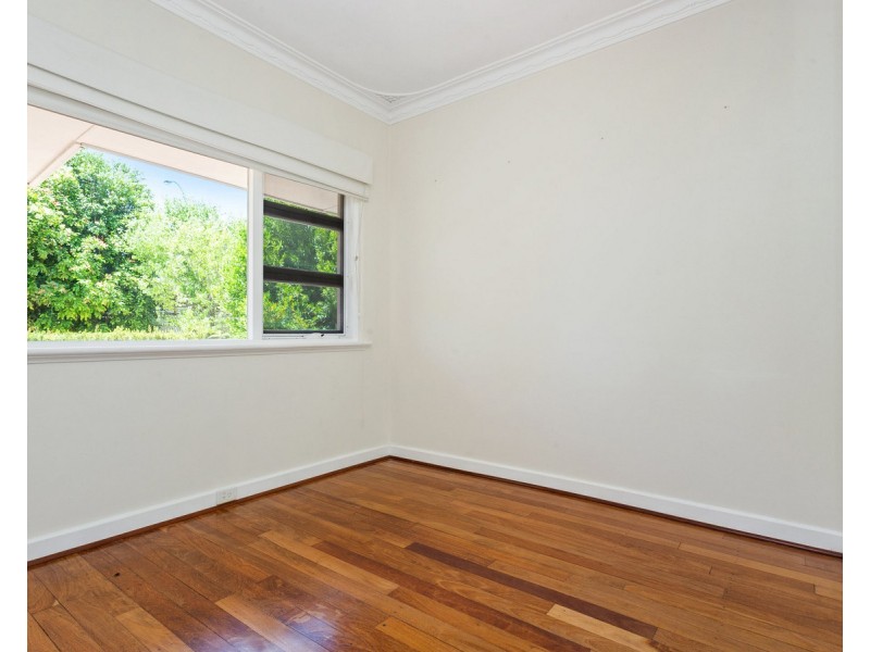 59 Redwood Crescent, Melville WA 6156