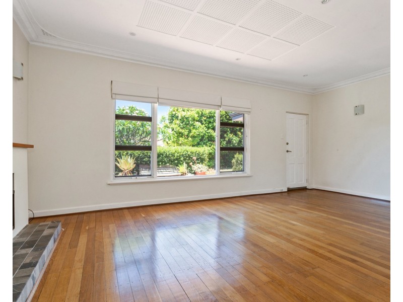 59 Redwood Crescent, Melville WA 6156